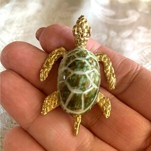 Goldtone Etched Stone Sea Turtle Trinket